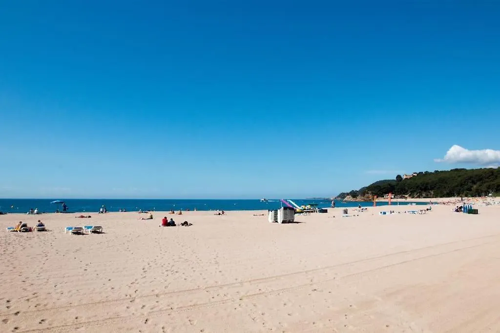 Apartment Seahomes Vacations - Seafront Apt Fenals With Pkg Lloret de Mar