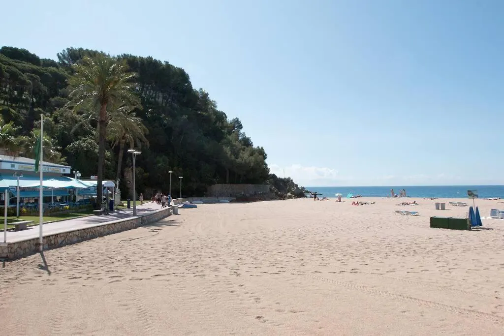 Seahomes Vacations - Seafront Apt Fenals With Pkg Lloret de Mar