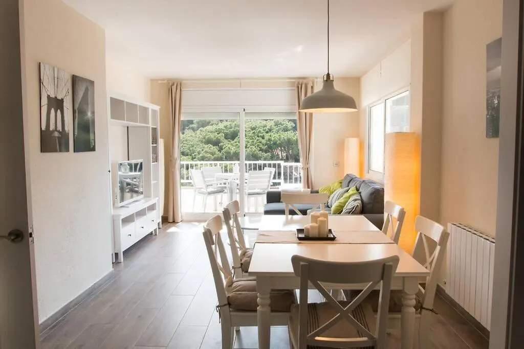 Apartment Seahomes Vacations - Seafront Apt Fenals With Pkg Lloret de Mar